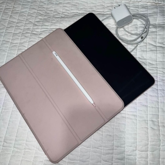 iPad Air 4th Generation with Apple Pencil and accessories - Picture 1 of 7